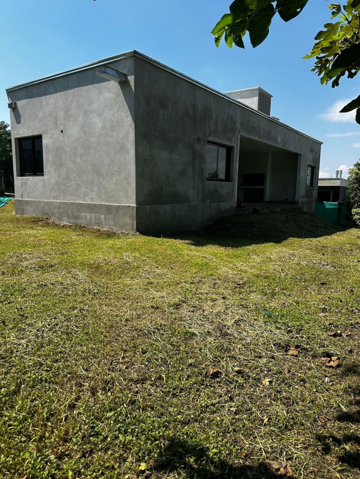 CASA EN BARRIO CERRADO LA EMILIA EN LA RINCONADA YERBA BUENA DE TRES DORMITORIOS A TERMINAR DETALLES APTA CREDITO