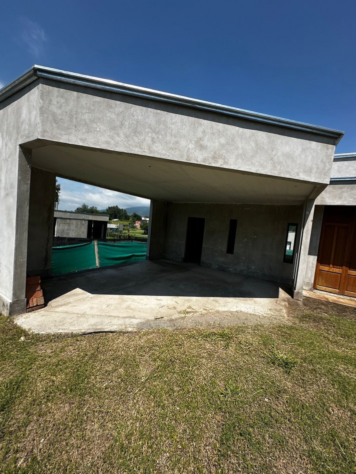 CASA EN BARRIO CERRADO LA EMILIA EN LA RINCONADA YERBA BUENA DE TRES DORMITORIOS A TERMINAR DETALLES APTA CREDITO