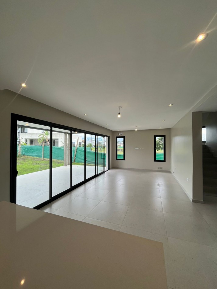 IMPORTANTE CASA EN COUNTRY THE POINT APTA CREDITO 