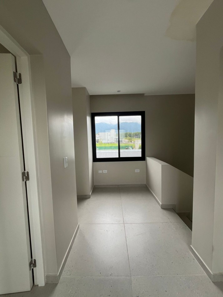 IMPORTANTE CASA EN COUNTRY THE POINT APTA CREDITO 