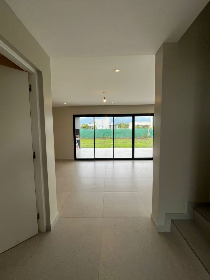 IMPORTANTE CASA EN COUNTRY THE POINT APTA CREDITO 