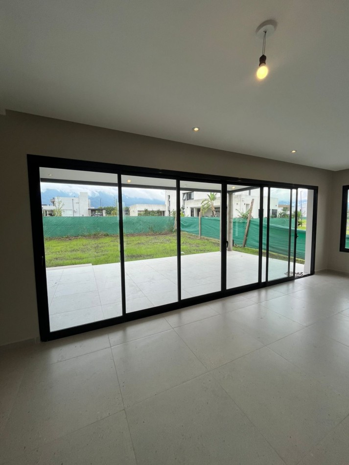 IMPORTANTE CASA EN COUNTRY THE POINT APTA CREDITO 