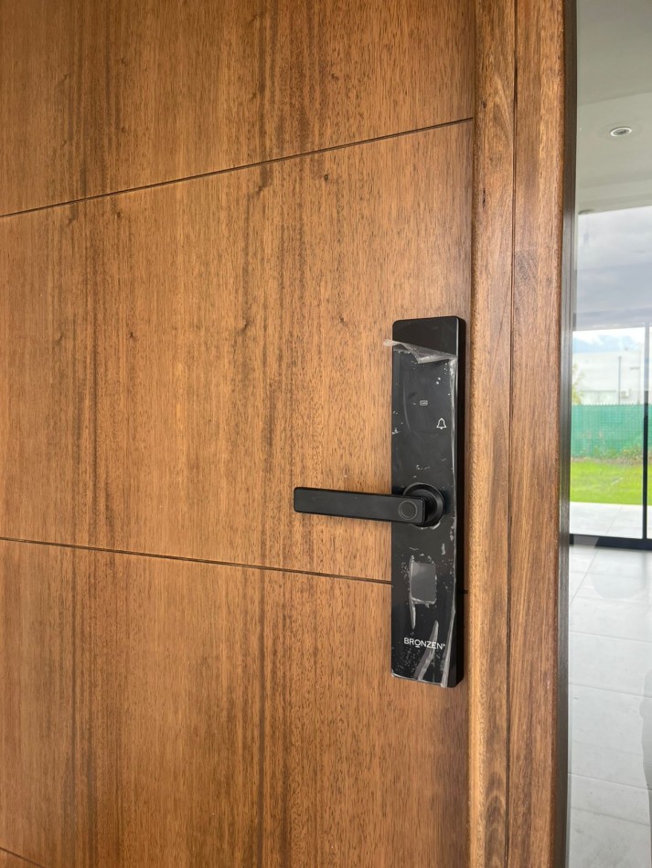 IMPORTANTE CASA EN COUNTRY THE POINT APTA CREDITO 