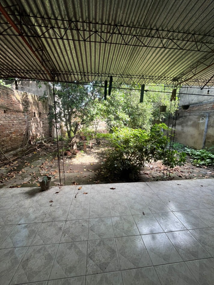 CASA EN COLOMBIA CASI AVENIDA JUAN B. JUSTO DE TRES DORMITORIOS