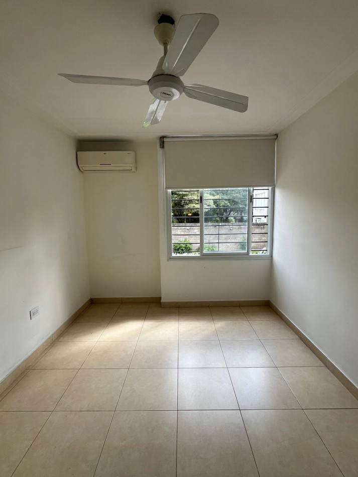 DUPLEX DE TRES DORMITORIOS CON DOS COCHERAS EN COMPLEJO CERRADO SIN EXPENSAS EN YERBA BUENA 