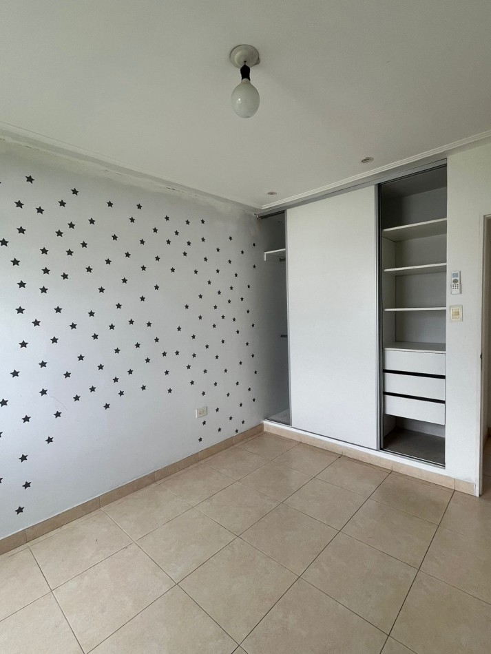 DUPLEX DE TRES DORMITORIOS CON DOS COCHERAS EN COMPLEJO CERRADO SIN EXPENSAS EN YERBA BUENA 
