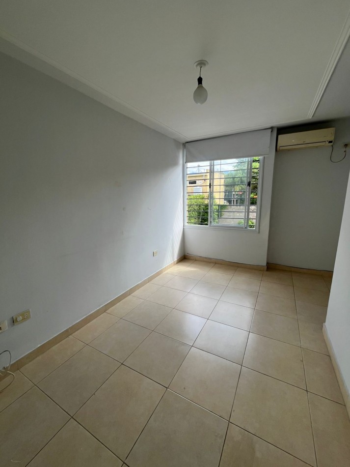 DUPLEX DE TRES DORMITORIOS CON DOS COCHERAS EN COMPLEJO CERRADO SIN EXPENSAS EN YERBA BUENA 