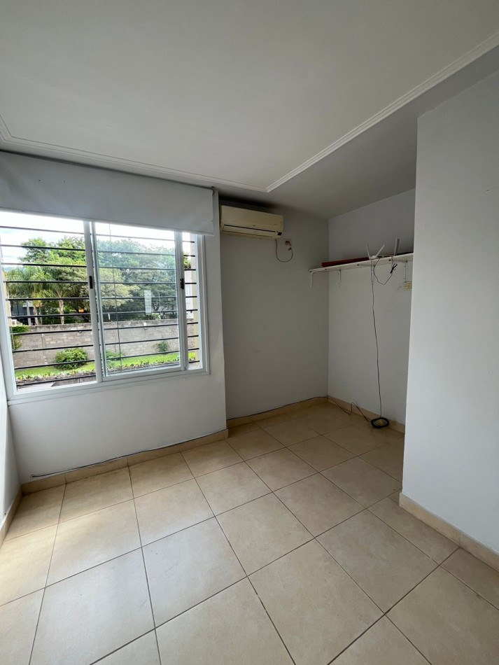 DUPLEX DE TRES DORMITORIOS CON DOS COCHERAS EN COMPLEJO CERRADO SIN EXPENSAS EN YERBA BUENA 