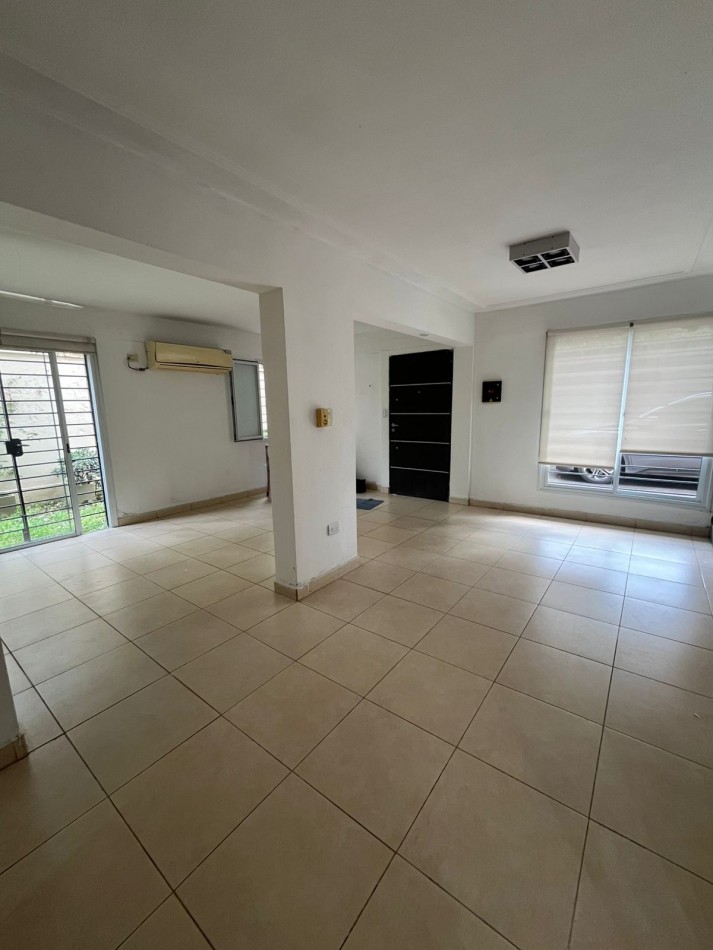 DUPLEX DE TRES DORMITORIOS CON DOS COCHERAS EN COMPLEJO CERRADO SIN EXPENSAS EN YERBA BUENA 