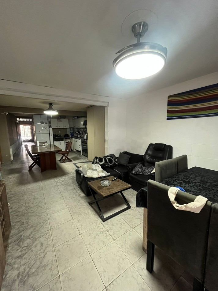 CASA EN ZONA SUR SOBRE CALLE MATHEU AL 600 CON PILETA Y FONDO AMPLIO
