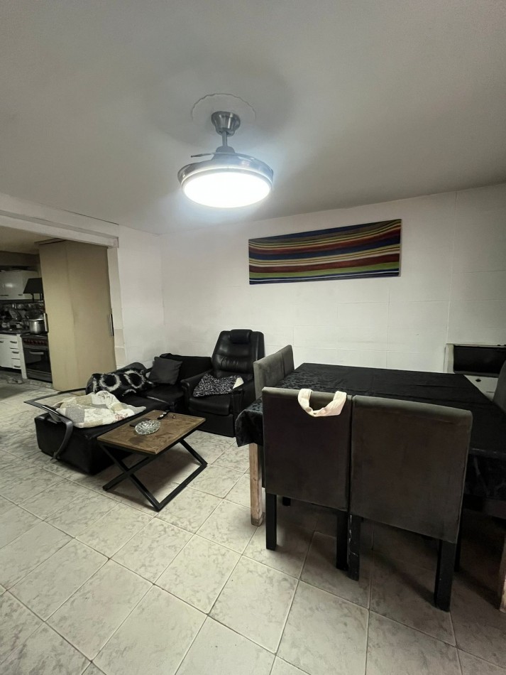 CASA EN ZONA SUR SOBRE CALLE MATHEU AL 600 CON PILETA Y FONDO AMPLIO