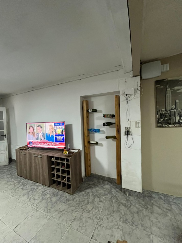 CASA EN ZONA SUR SOBRE CALLE MATHEU AL 600 CON PILETA Y FONDO AMPLIO