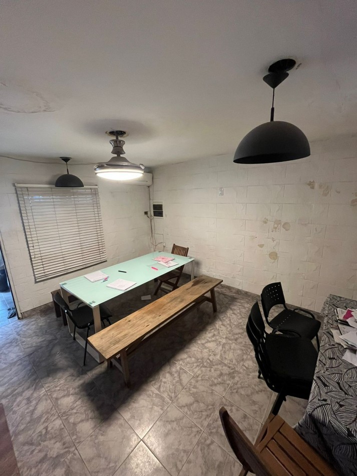 CASA EN ZONA SUR SOBRE CALLE MATHEU AL 600 CON PILETA Y FONDO AMPLIO