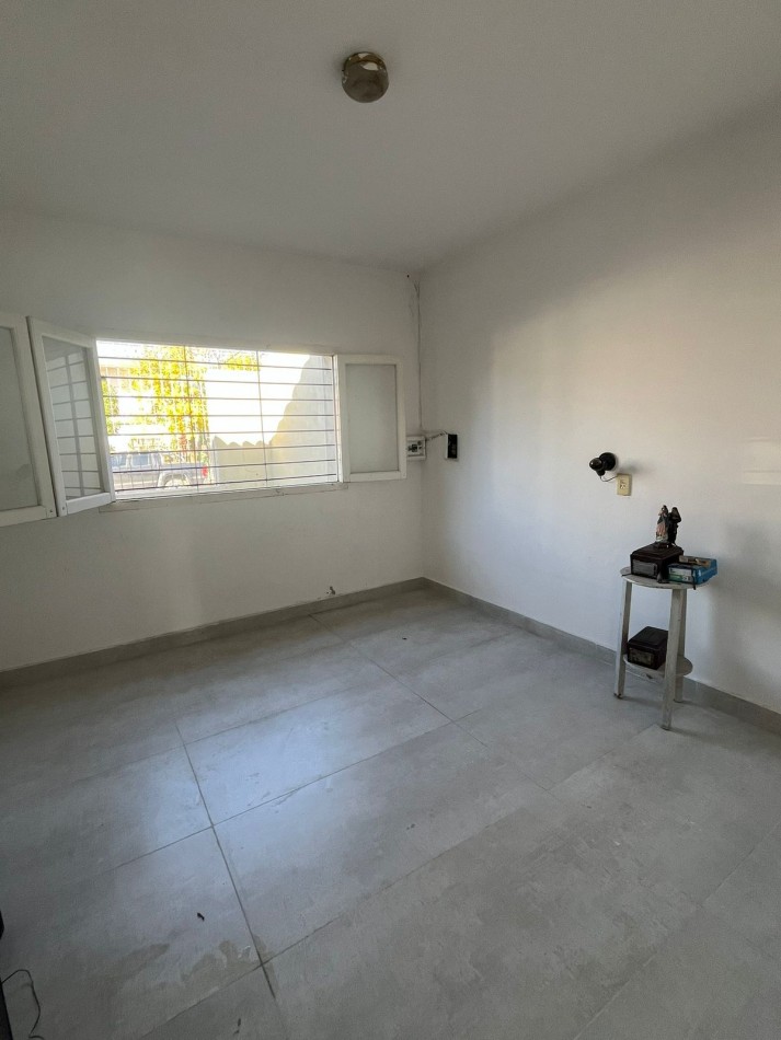 CASA DE DOS DORMITORIOS EN SAAVEDRA AL 600 A UNA CUADRA DE AVENIDA EJERCITO DEL NORTE