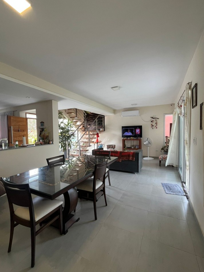 IMPORTANTE CASA EN COUNTRY PINAR 1 EN TAFI VIEJO LOTE CENTRAL