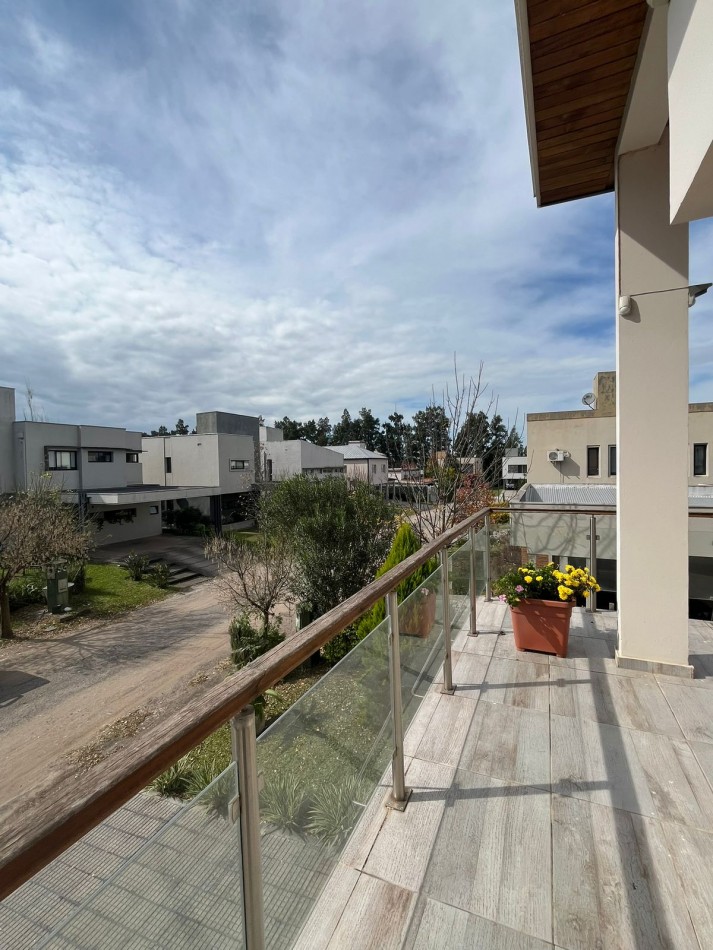 IMPORTANTE CASA EN COUNTRY PINAR 1 EN TAFI VIEJO LOTE CENTRAL