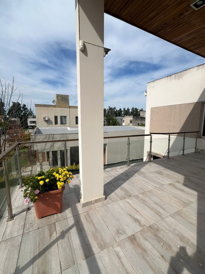 IMPORTANTE CASA EN COUNTRY PINAR 1 EN TAFI VIEJO LOTE CENTRAL