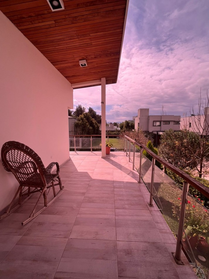IMPORTANTE CASA EN COUNTRY PINAR 1 EN TAFI VIEJO LOTE CENTRAL