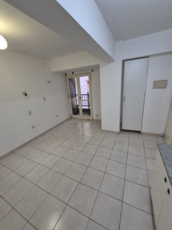 MONOAMBIENTE CON BALCON INTERNO EN BARRIO SUR ENTRE RIOS 749