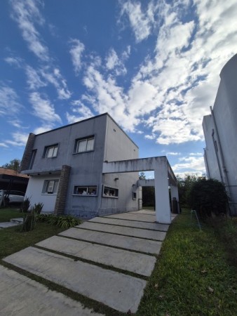 Casa apta credito en Barrio Cerrado Pinar 1 en Tafi Viejo