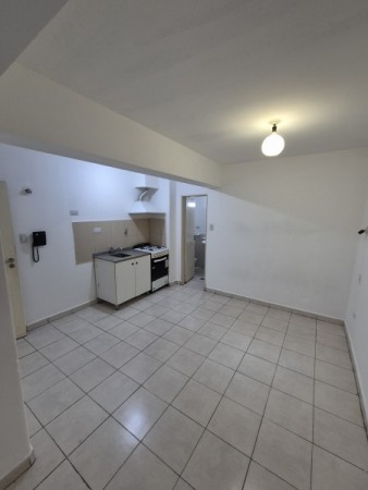 MONOAMBIENTE CON BALCON INTERNO EN BARRIO SUR ENTRE RIOS 749