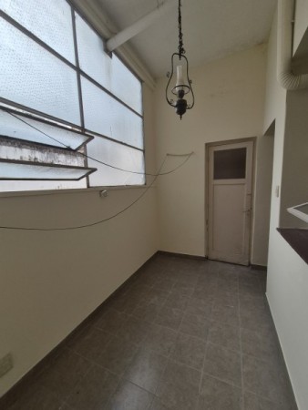 Departamento de tres ambientes en plena City Bancaria en San Martin 677