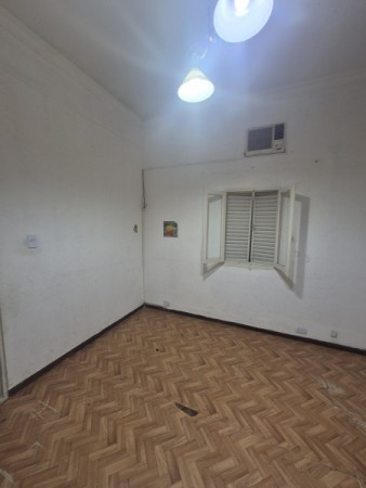 Casa con fin comercial en Jujuy 135 ideal Centro Medico, Terapeutico, etc