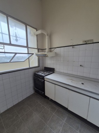 Departamento de tres ambientes en plena City Bancaria en San Martin 677