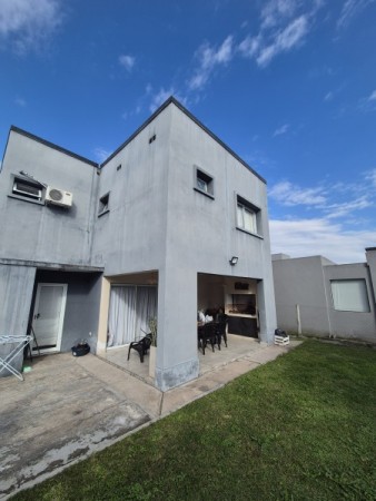 Casa apta credito en Barrio Cerrado Pinar 1 en Tafi Viejo