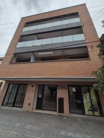 Local comercial a estrenar en Miguel Lillo al 500