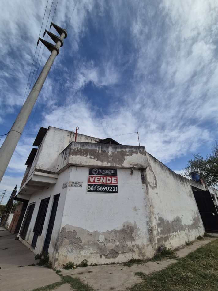 CASA ESQUINA DE DOS PLANTAS EN BARRIO EL SOL LAS TALITAS EN LOS LAPACHOS Y LAS ACACIAS