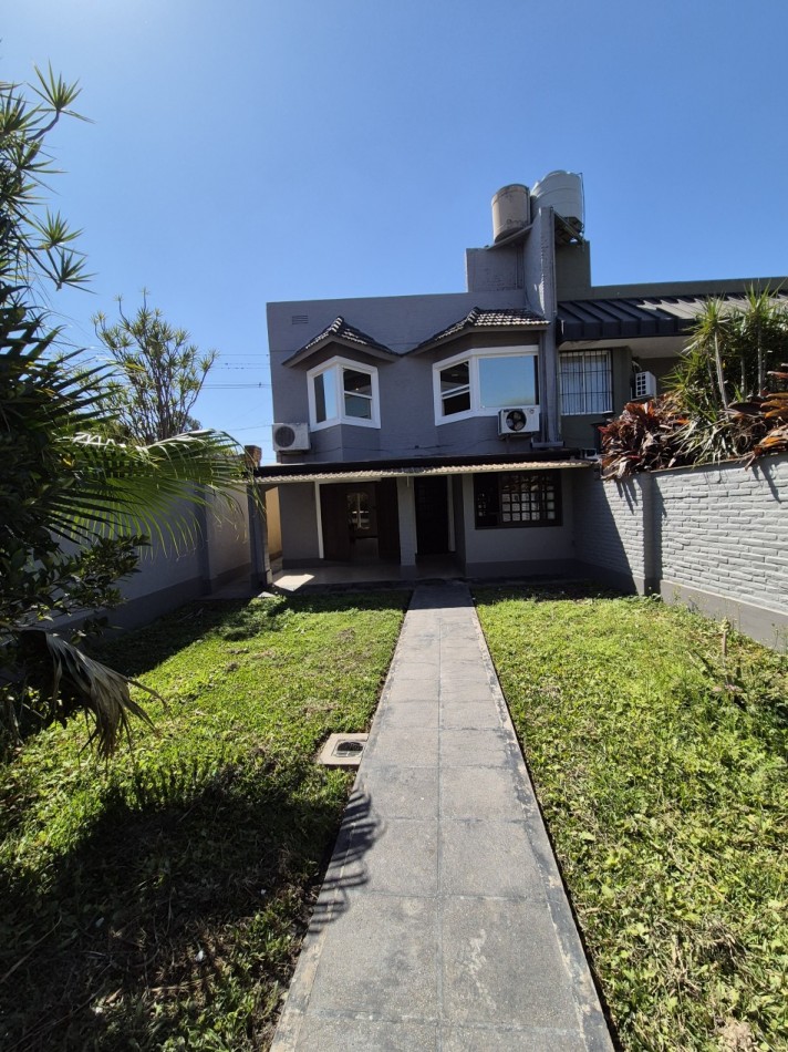 DUPLEX EN YERBA BUENA CON PILETA DE 4D EN CALLE PERU AL 1400