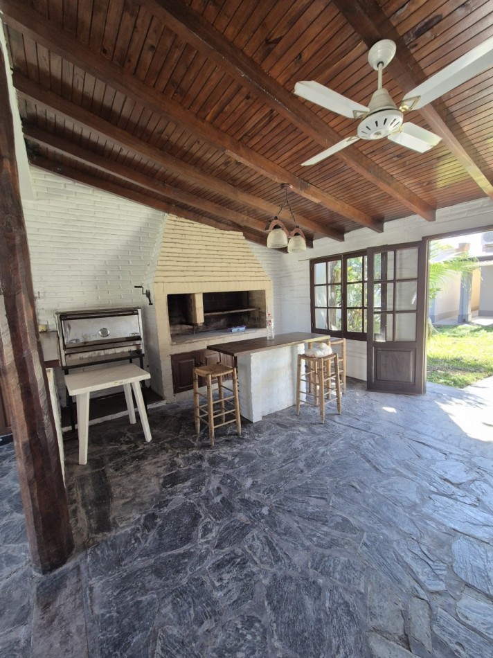 DUPLEX EN YERBA BUENA CON PILETA DE 4D EN CALLE PERU AL 1400