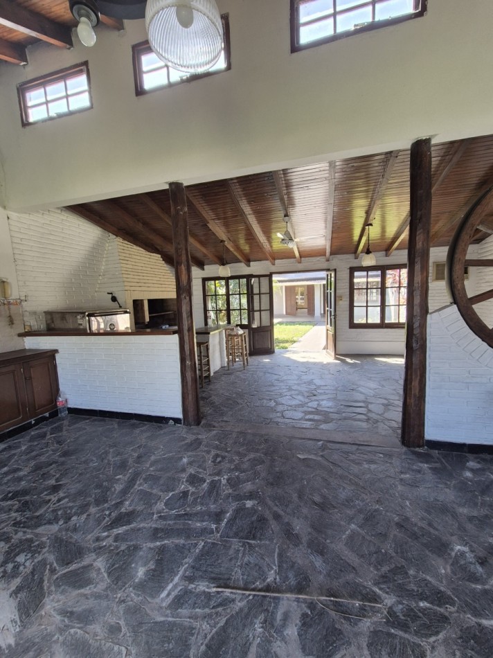 DUPLEX EN YERBA BUENA CON PILETA DE 4D EN CALLE PERU AL 1400