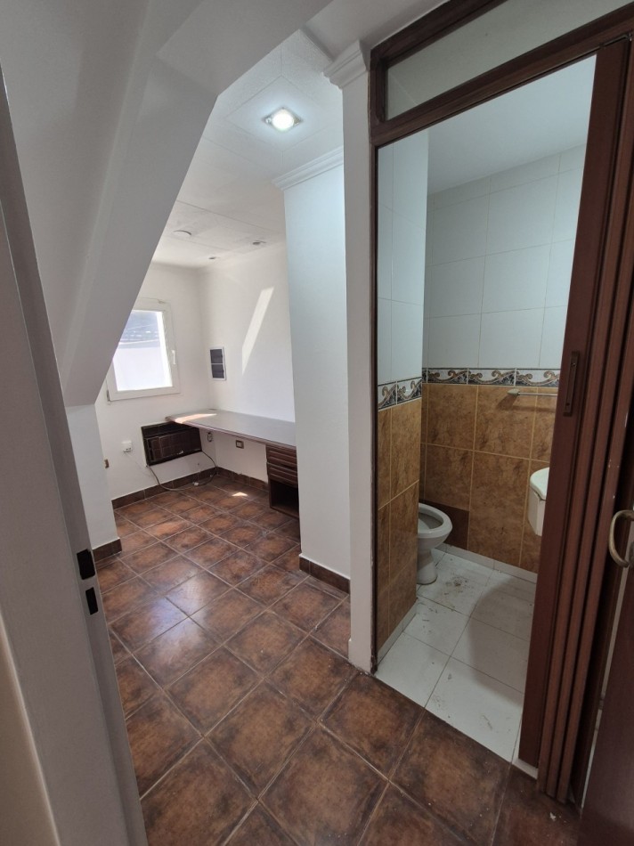 DUPLEX EN YERBA BUENA CON PILETA DE 4D EN CALLE PERU AL 1400