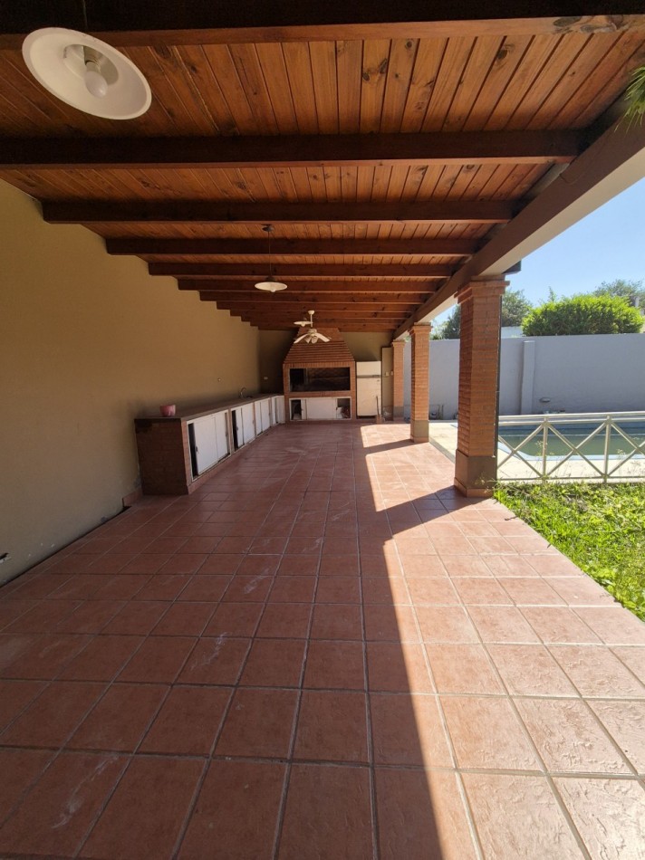 DUPLEX EN YERBA BUENA CON PILETA DE 4D EN CALLE PERU AL 1400