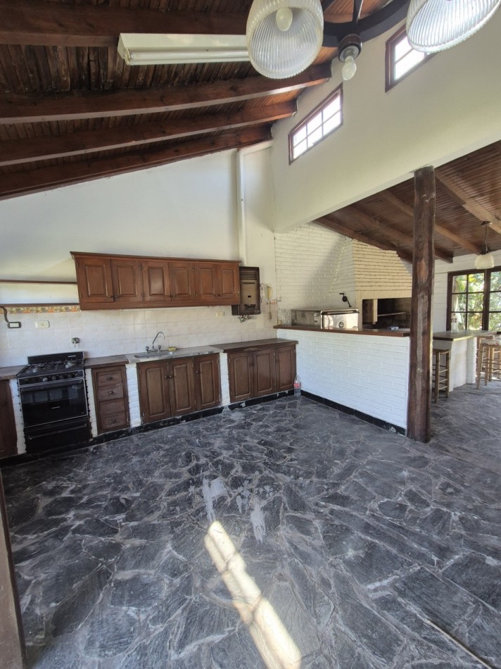 DUPLEX EN YERBA BUENA CON PILETA DE 4D EN CALLE PERU AL 1400