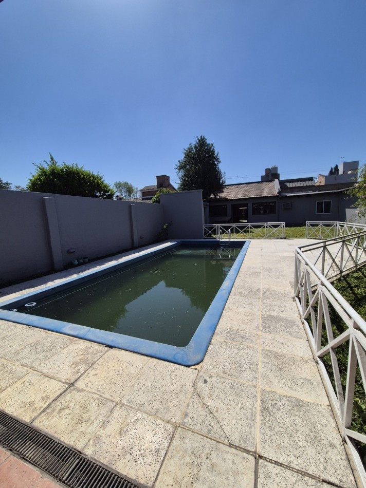 DUPLEX EN YERBA BUENA CON PILETA DE 4D EN CALLE PERU AL 1400