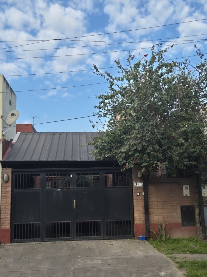 CASA APTO CREDITO EN GODOY CRUZ 391 TRES DORMITORIOS CON PILETA