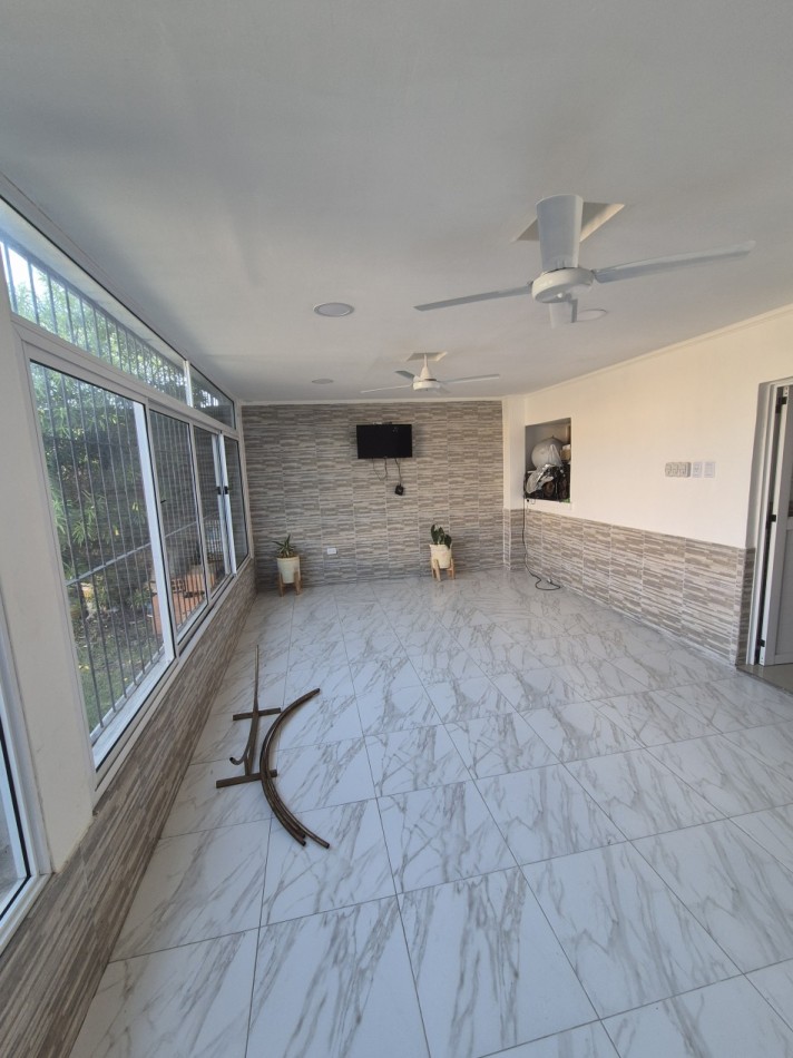 CASA APTA CREDITO EN BARRIO ATSA CINCO DORMITORIOS Y PILETA ALTURA AVENIDA EJERCITO DEL NORTE AL 1700