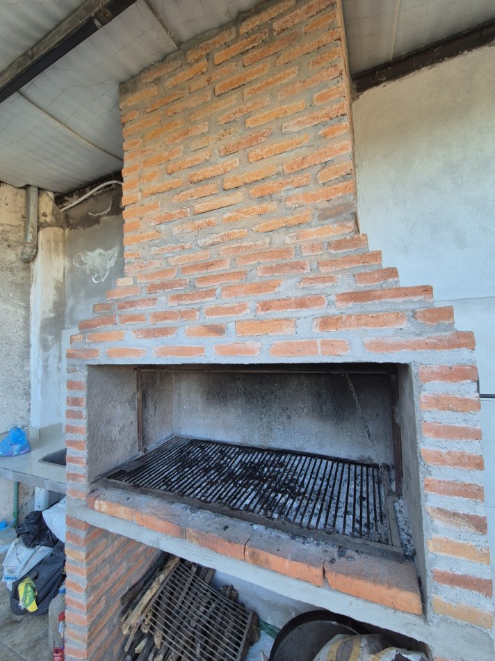 CASA APTA CREDITO EN BARRIO ATSA CINCO DORMITORIOS Y PILETA ALTURA AVENIDA EJERCITO DEL NORTE AL 1700