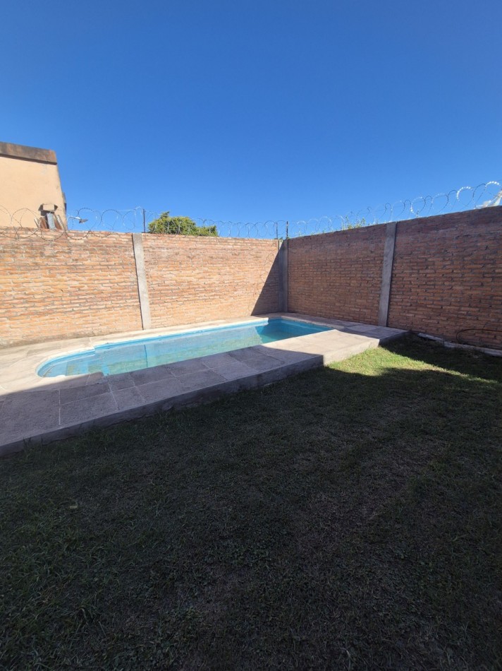 CASA APTA CREDITO EN BARRIO ATSA CINCO DORMITORIOS Y PILETA ALTURA AVENIDA EJERCITO DEL NORTE AL 1700