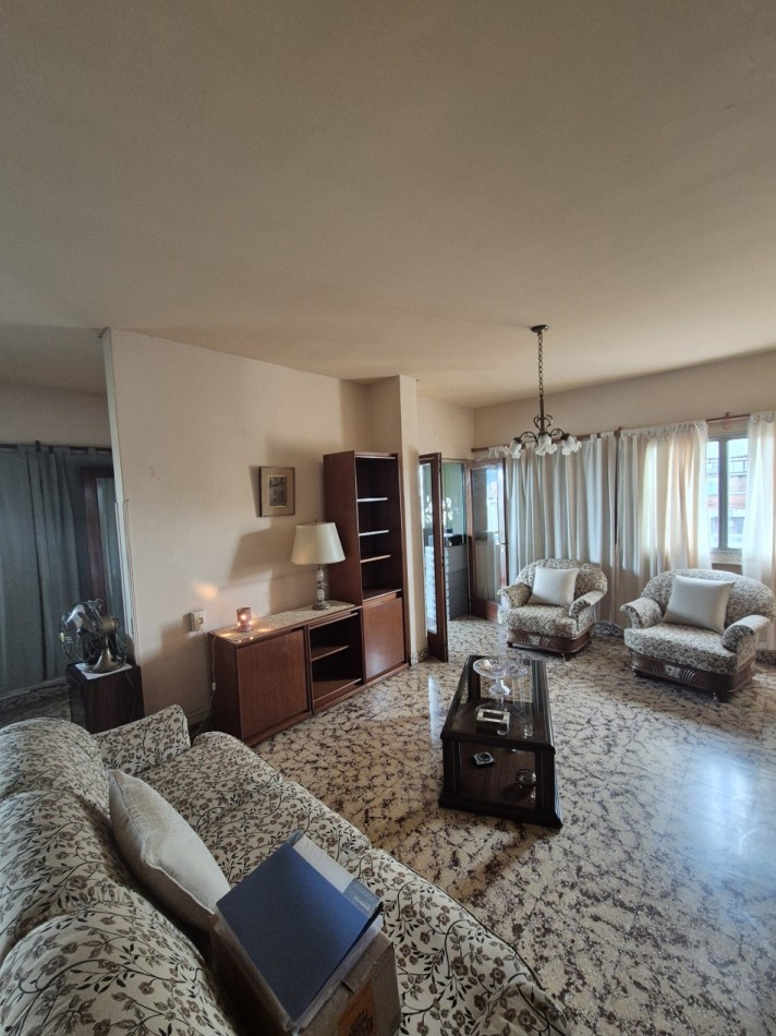 DEPARTAMENTO SEMIPISO DE TRES DORMITORIOS EN 24 DE SETIEMBRE Y LAS HERAS CON TERRAZA 