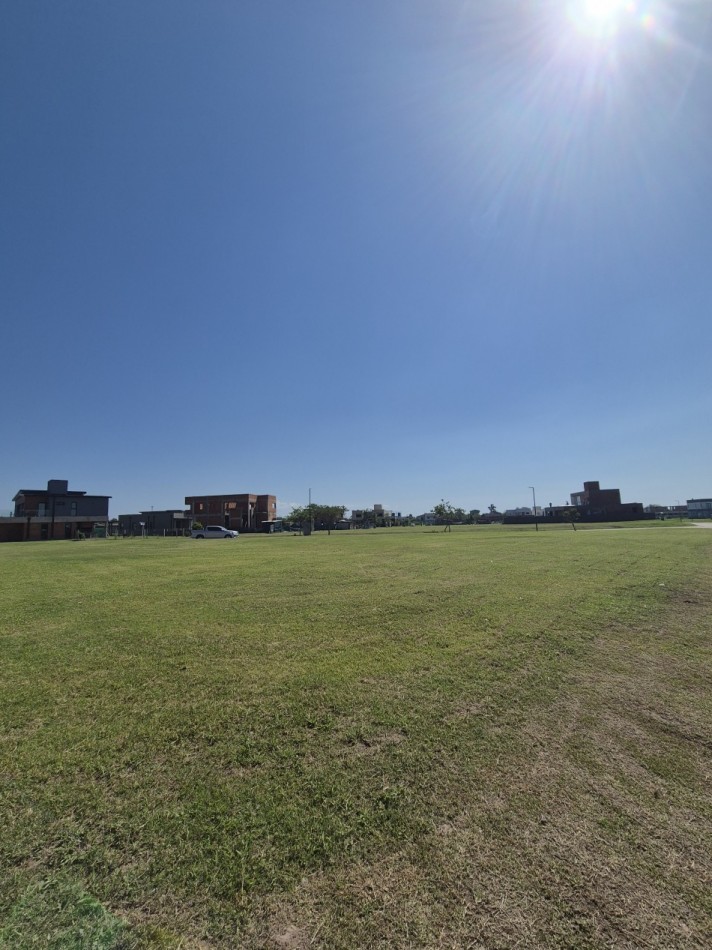 HERMOSO LOTE CENTRAL  DE 372 M2 EN COUNTRY VIENTO SUR EN SAN PABLO