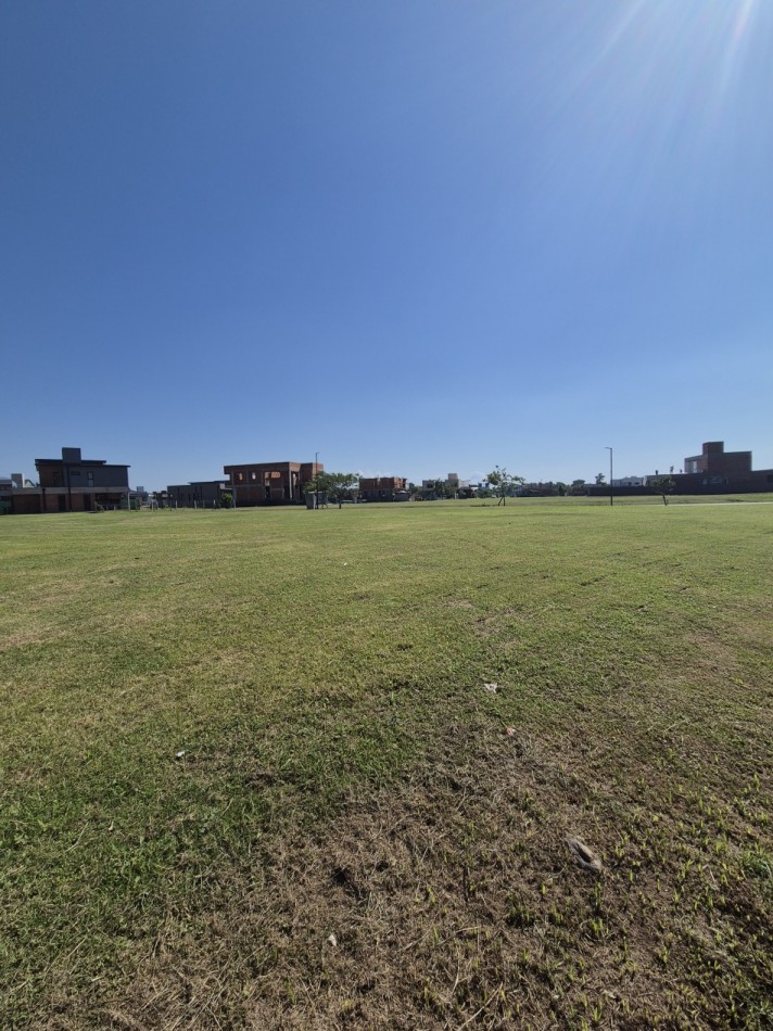 HERMOSO LOTE CENTRAL  DE 372 M2 EN COUNTRY VIENTO SUR EN SAN PABLO