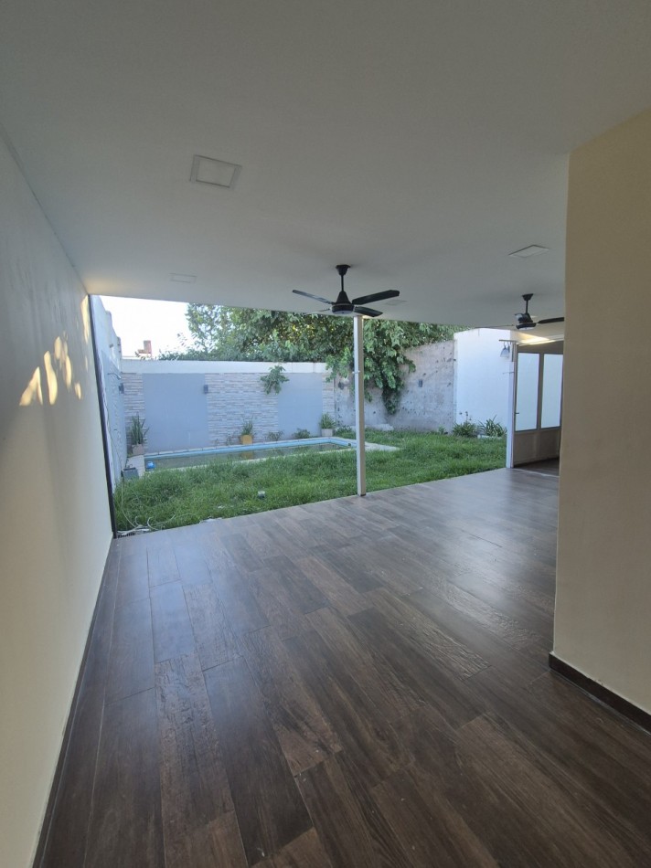 CASA DE 4 DORMITORIOS CON PILETA EN CRISOSTOMO 2700 APTA CREDITO