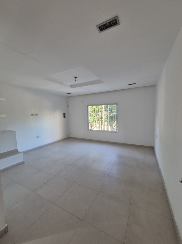 CASA DE 4 DORMITORIOS CON PILETA EN CRISOSTOMO 2700 APTA CREDITO