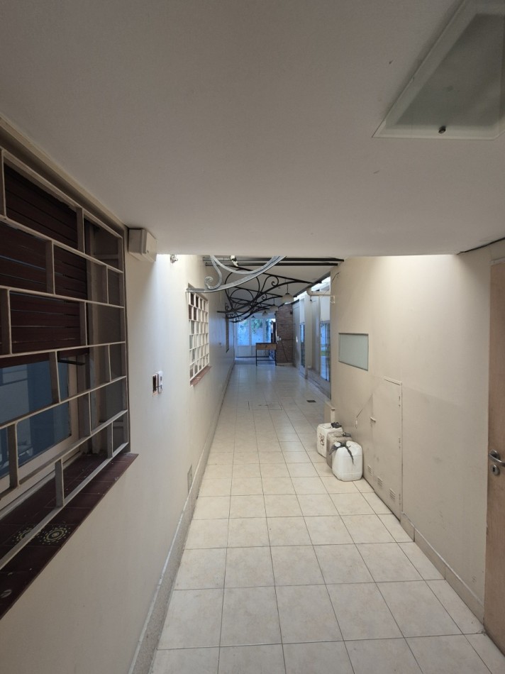 CASA DE 4 DORMITORIOS CON PILETA EN CRISOSTOMO 2700 APTA CREDITO