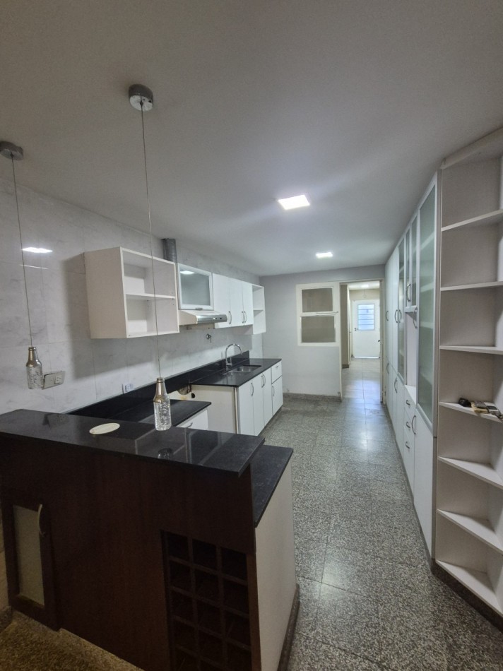 CASA DE 4 DORMITORIOS CON PILETA EN CRISOSTOMO 2700 APTA CREDITO