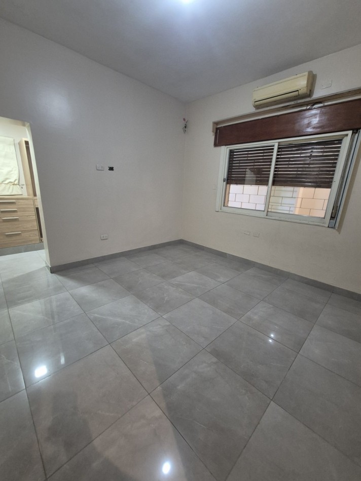 CASA DE 4 DORMITORIOS CON PILETA EN CRISOSTOMO 2700 APTA CREDITO